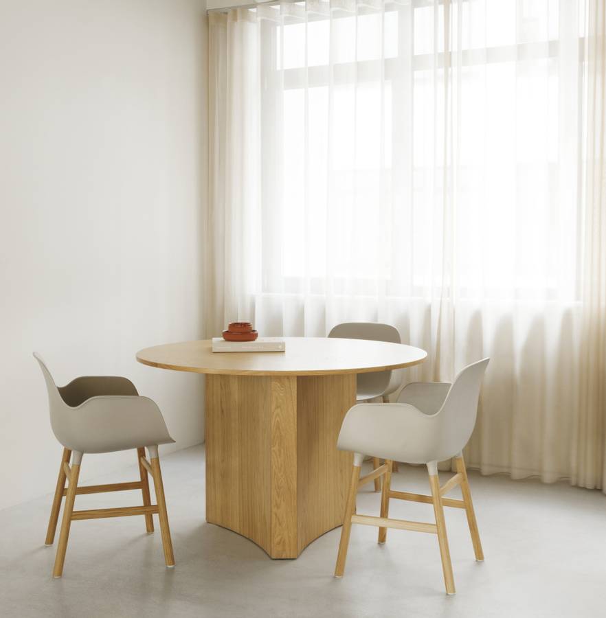 Normann Copenhagen Form Armchair oak Warm Grey, Grå Eik stol