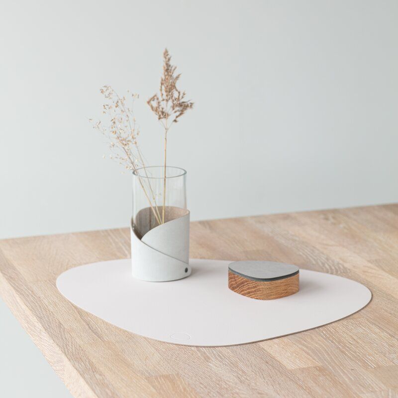 LindDNA Table Mat Curve L Nupo Soft Nude 37 x 44 cm Spisebrikke Bordbrikke