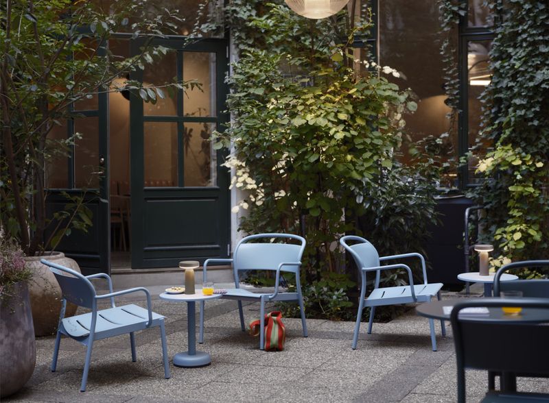 Muuto Linear Steel Lounge Armchair Pale Blue, Blå Hagemøbel