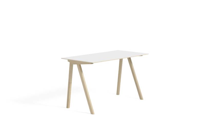 HAY CPH90 Desk Water-based lacquered oak frame L130 x W65 x H74 White laminate tabletop Water-based lacquered edge Eik Skrivebord