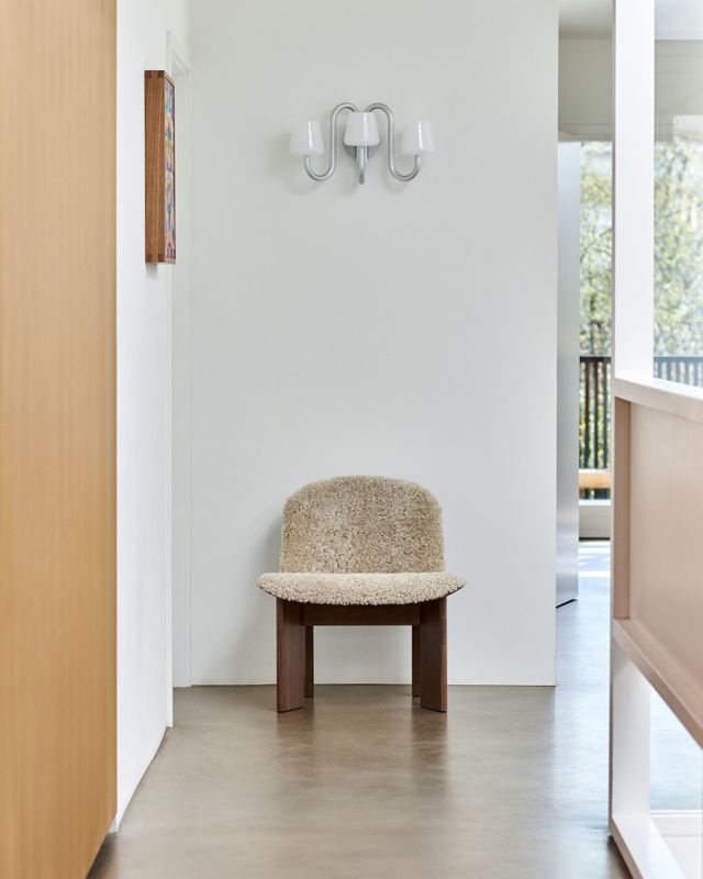 Hay Chisel Lounge Chair-Water-based lacquered walnut Front upholstery Sheepskin Mohawi 21 Loungestol stol Valnøtt