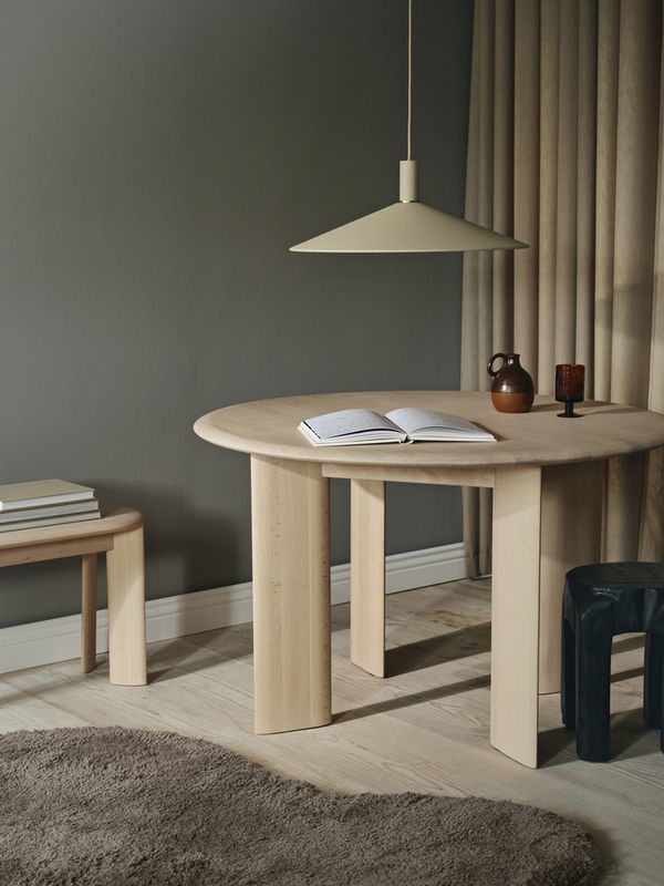 ferm LIVING Bevel Table Round Ø 117 White Oak, Rundt spisebord 