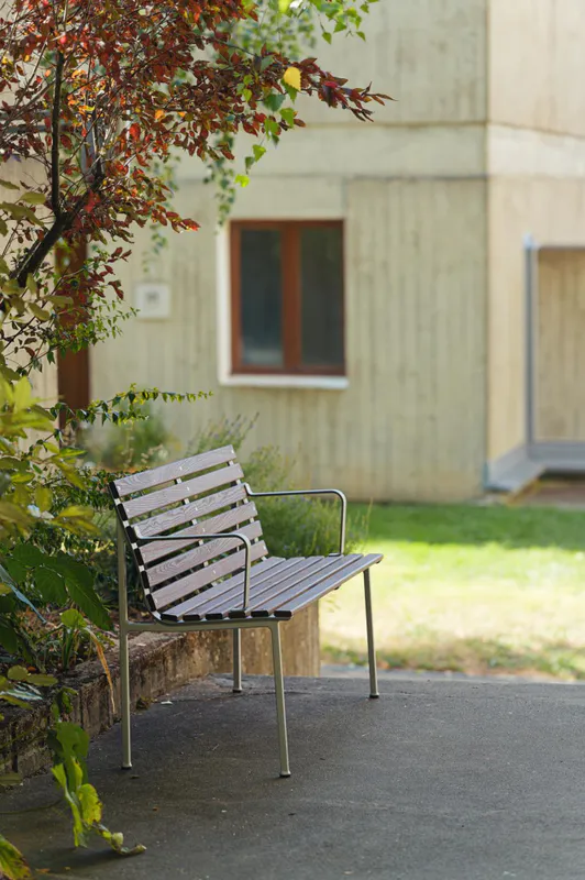 HAY Traverse Dining Bench w arm Heat treated oiled ash, Ask Benk utebenk spisebenk med armlener